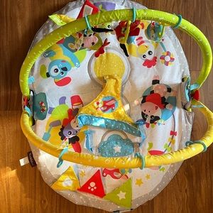 Yookidoo Play Gym Lay to Sit-Up Play Mat.